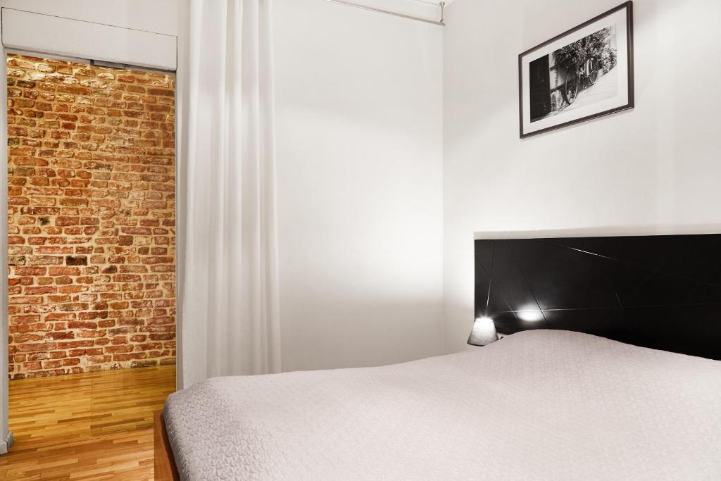Posteľ alebo postele v izbe v ubytovaní Krakow For You Main Square Apartments