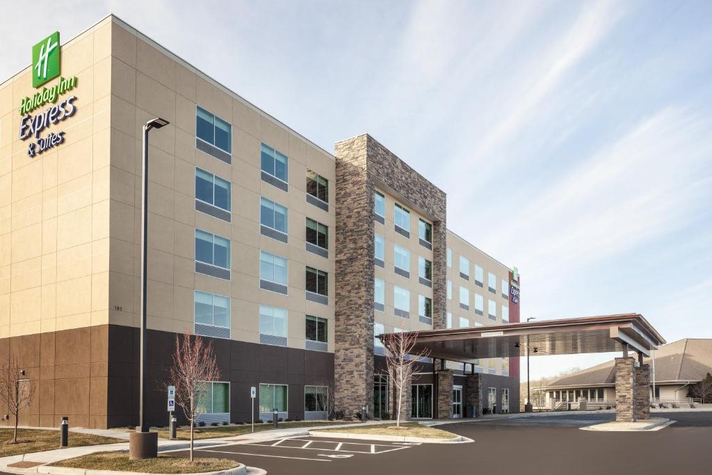 Holiday Inn Express & Suites - Hudson I-94, an IHG Hotel