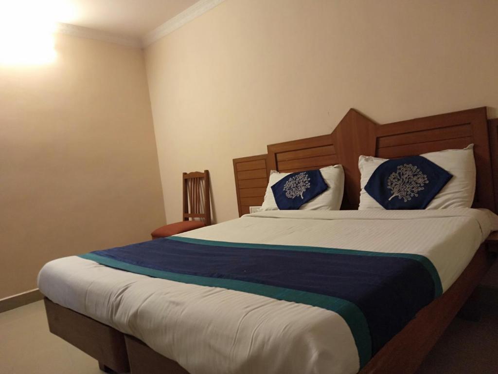 Postel nebo postele na pokoji v ubytování Silver Cloud Hotel Sholinganallur