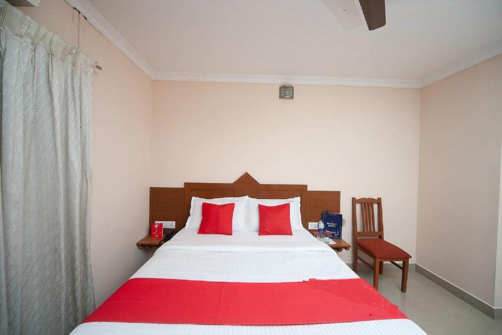 Postel nebo postele na pokoji v ubytování Silver Cloud Hotel Sholinganallur