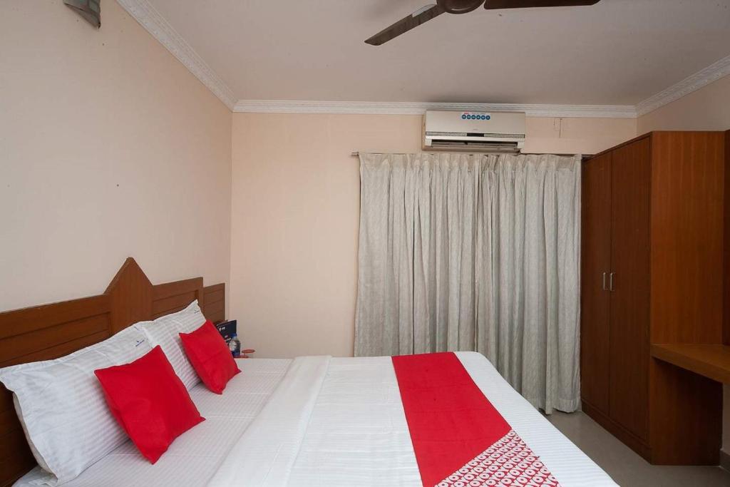 Postel nebo postele na pokoji v ubytování Silver Cloud Hotel Sholinganallur