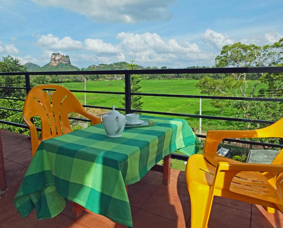 Balkón nebo terasa v ubytování Sigiriya Water Guest & View Point Restaurant