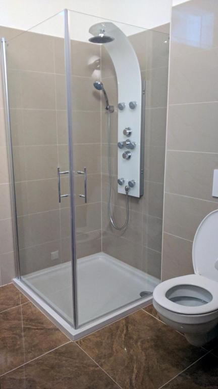 A bathroom at 211 Amsterdam, Studio Apartment, 30m2 1-4 Pers