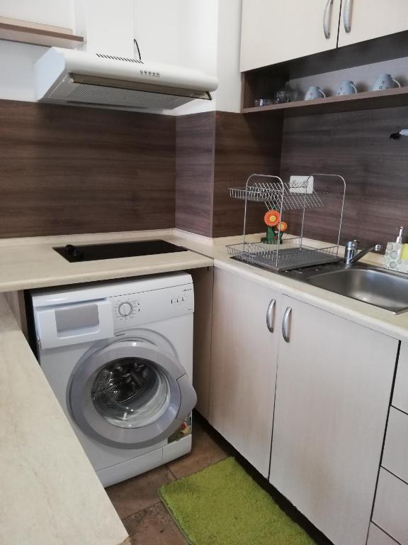 Kuchyň nebo kuchyňský kout v ubytování Apartamenti Zhelezovi