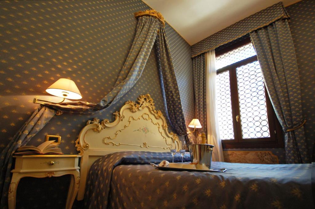 Gallery image of Hotel Torino in Venice