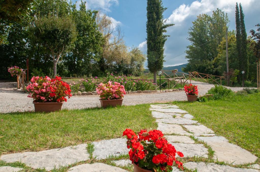 A garden outside La casa di Nunzi