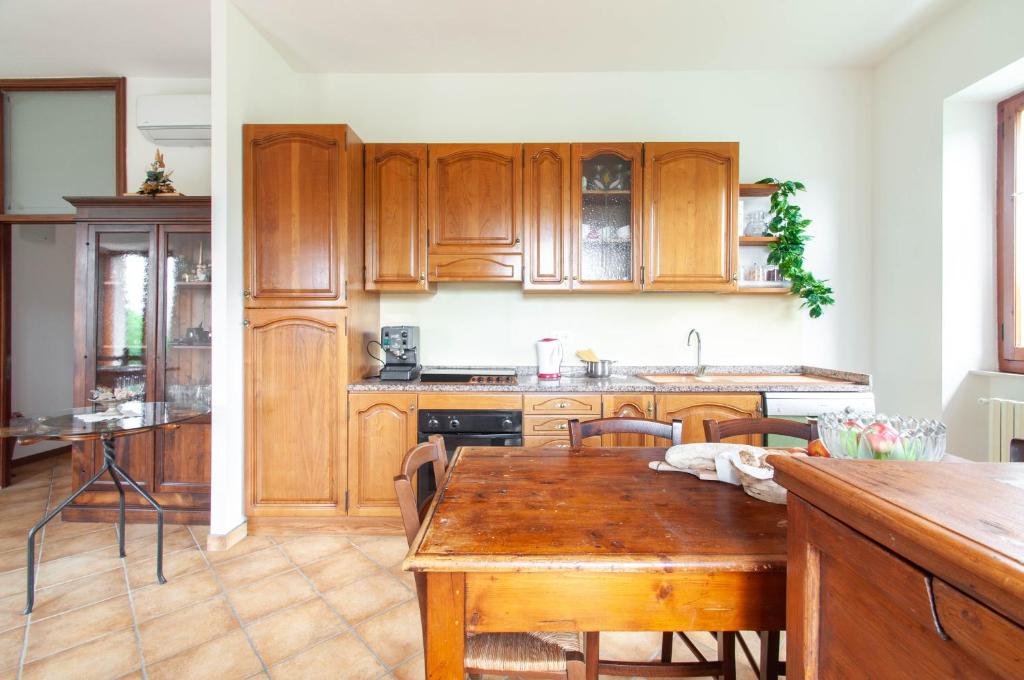 A kitchen or kitchenette at La casa di Nunzi