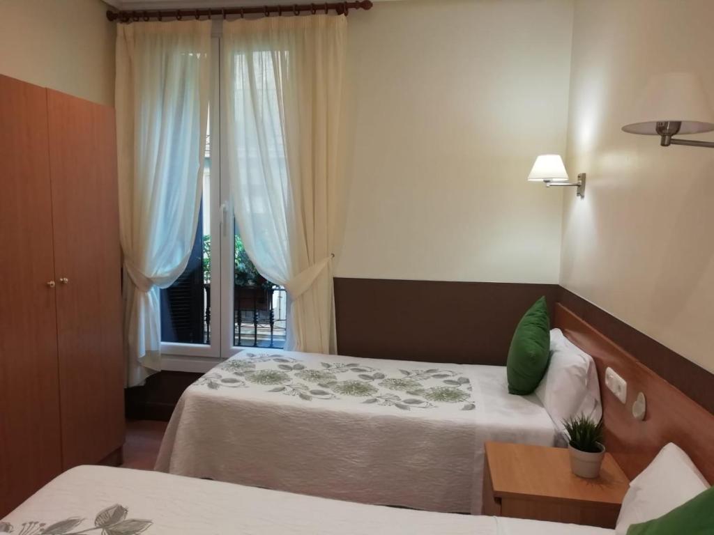 Cama o camas de una habitación en Pensión San Jerónimo