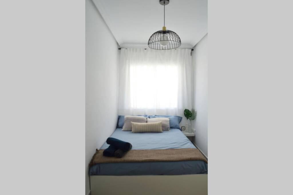 Posteľ alebo postele v izbe v ubytovaní Seafront apt Amazing terrace 2 double & 2 single bed