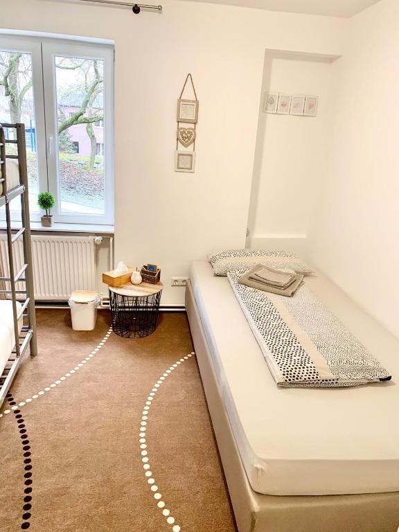 Postel nebo postele na pokoji v ubytování New Hostel Berlin Mitte FREE SNACK hot tea and coffee