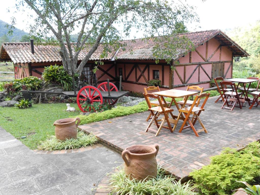  Country Ville Hotel