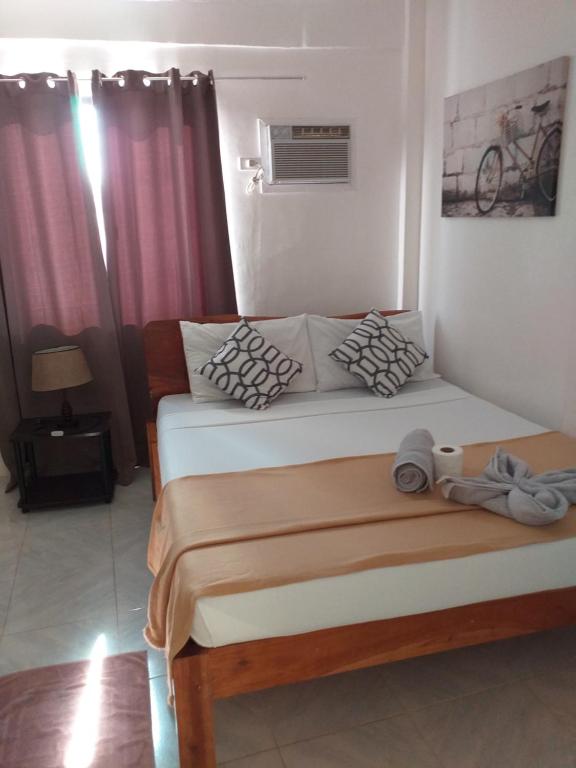 Postel nebo postele na pokoji v ubytování Zenith Inn & Resto Bar