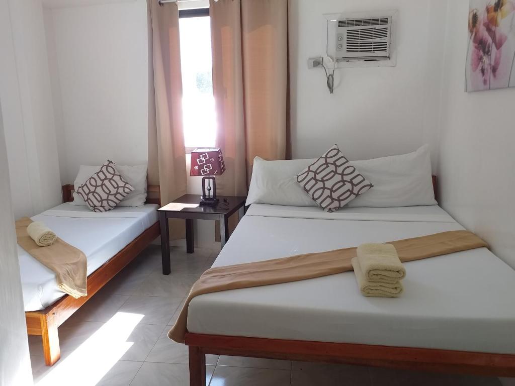 Postel nebo postele na pokoji v ubytování Zenith Inn & Resto Bar