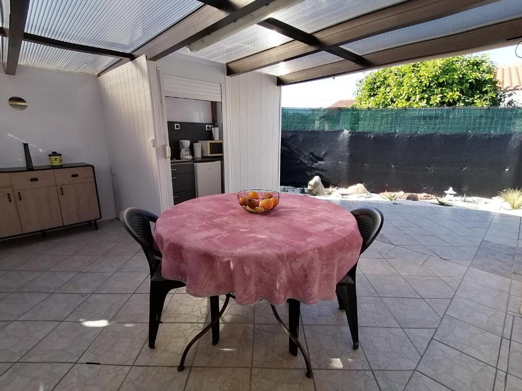 a dining room table with a pink table cloth on it at La Picholine in Sorède