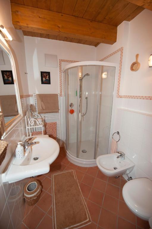 Ein Badezimmer in der Unterkunft Isarco Suite