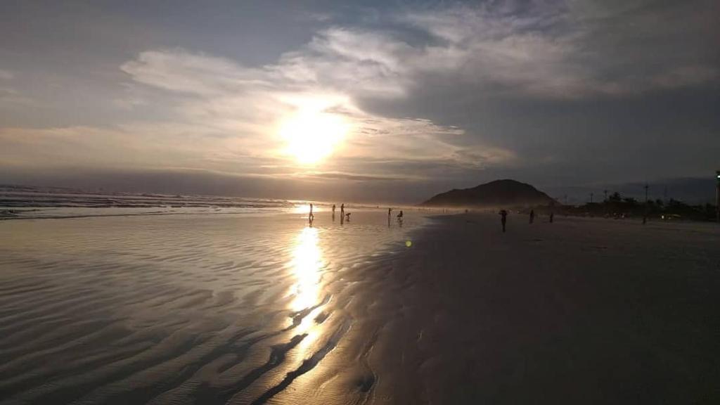  Apto 400m da praia Boracéia com wifi gratis!