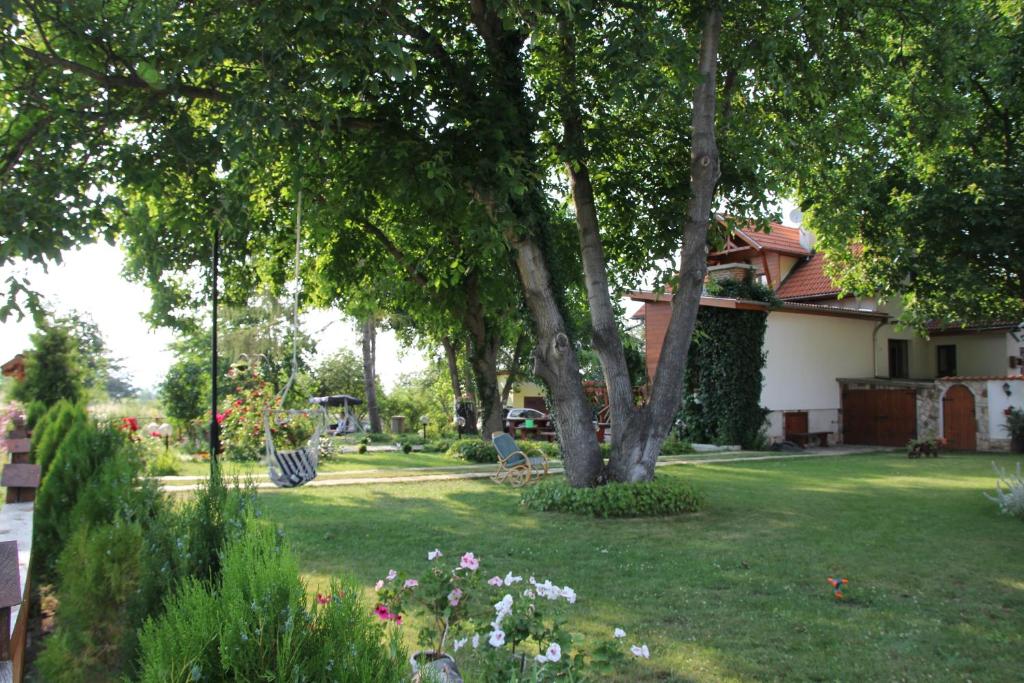 Zahrada ubytování Orehite Guest House