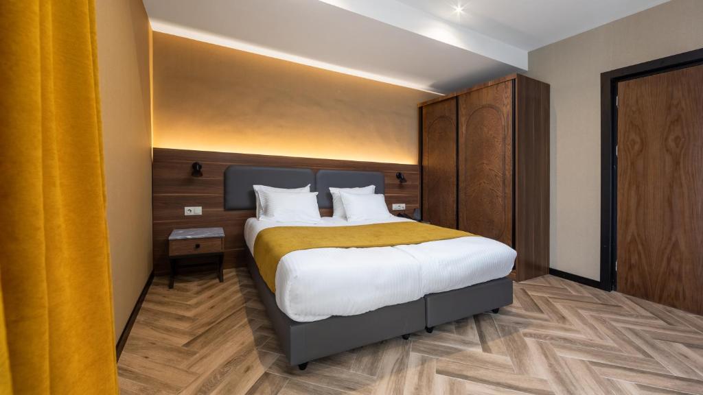 Postel nebo postele na pokoji v ubytování KOMOREBI BAKURIANI RESORT