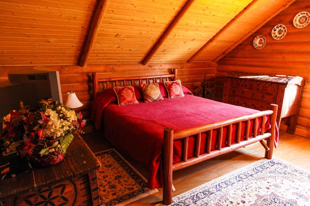Postel nebo postele na pokoji v ubytování Hotel Khatky Ruslany