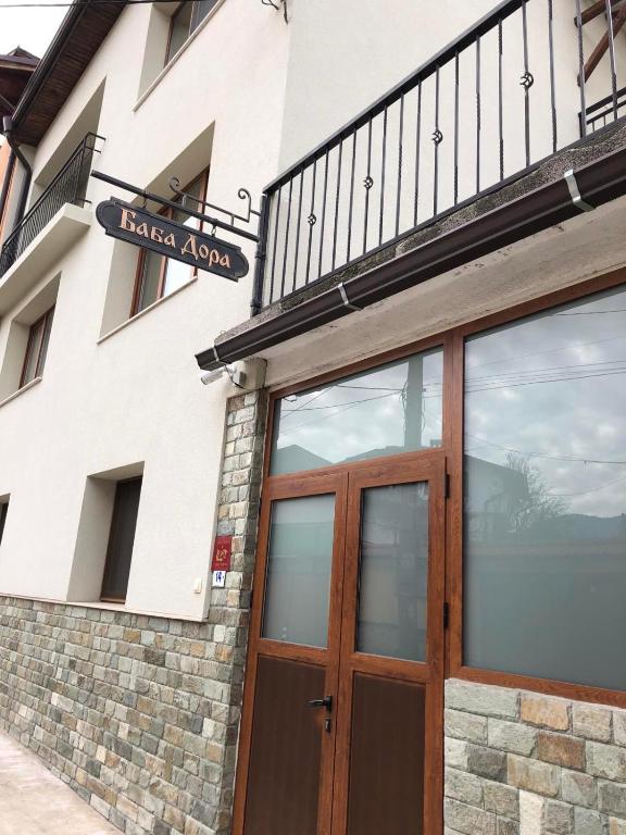 The building in which a vendégházakat is located