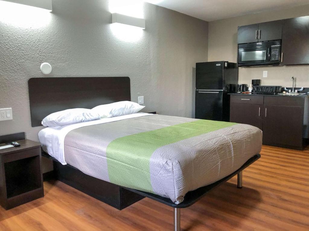 Studio 6 Wichita, KS - Airport - Deluxe Queen Room - Fumer