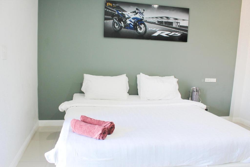 Postel nebo postele na pokoji v ubytování Plus Hotel