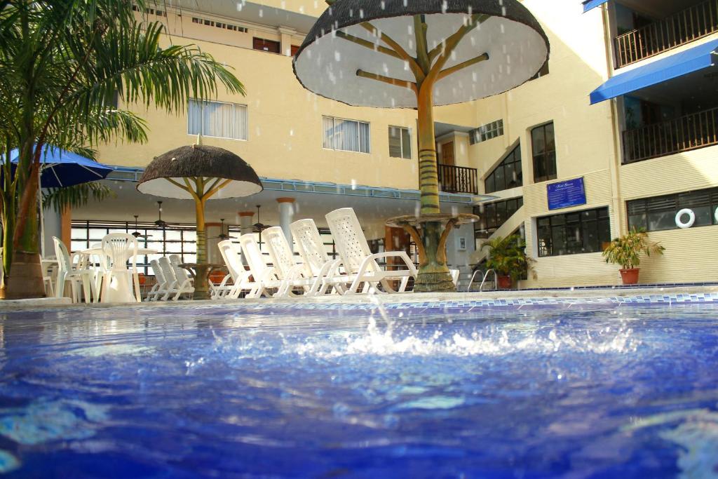 Bazén v ubytování Hotel Genova Centro nebo v jeho okolí
