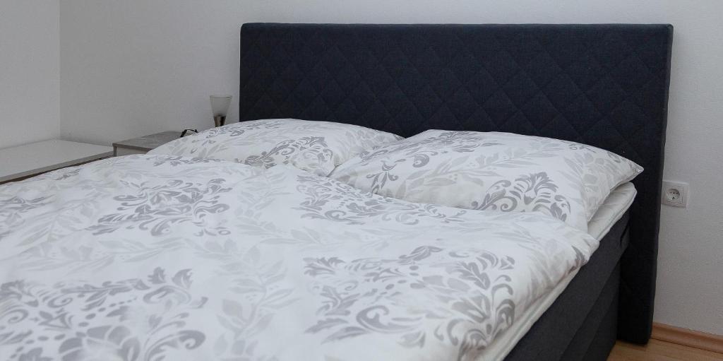 Postel nebo postele na pokoji v ubytování Haus am Marktplatz