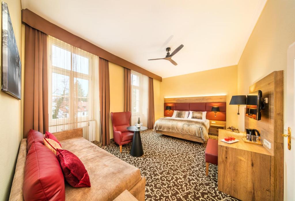 Postel nebo postele na pokoji v ubytování Das Gutenbrunn Thermen & Sporthotel