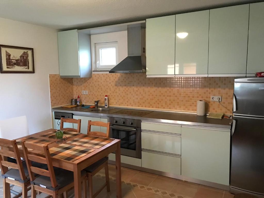 Kuchyň nebo kuchyňský kout v ubytování Minihaus in Zagreb