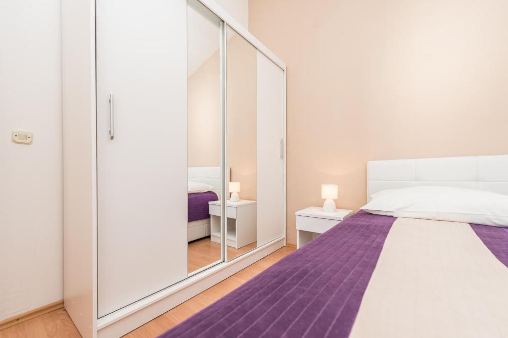 Posteľ alebo postele v izbe v ubytovaní Apartments Danijela 1
