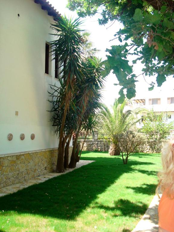 Vonkajšia záhrada v ubytovaní Villa Dina