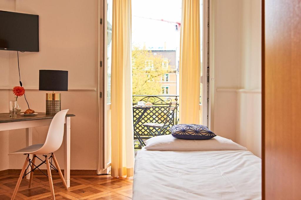 Uma cama ou camas num quarto em Saint Georges Hotel