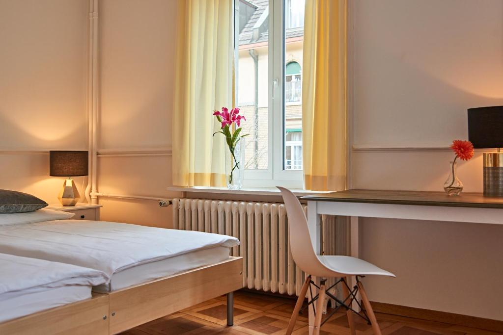 Uma cama ou camas num quarto em Saint Georges Hotel