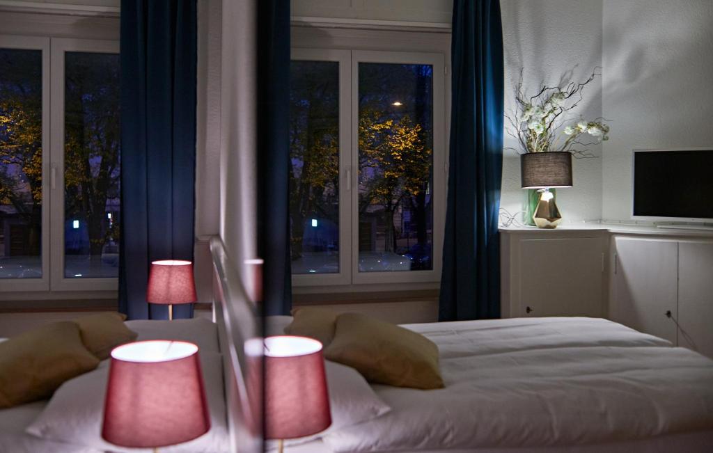 Uma cama ou camas num quarto em Saint Georges Hotel