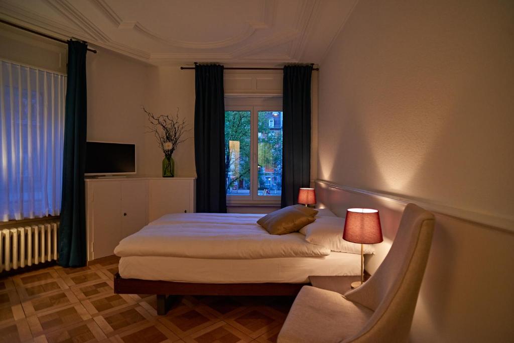 Uma cama ou camas num quarto em Saint Georges Hotel