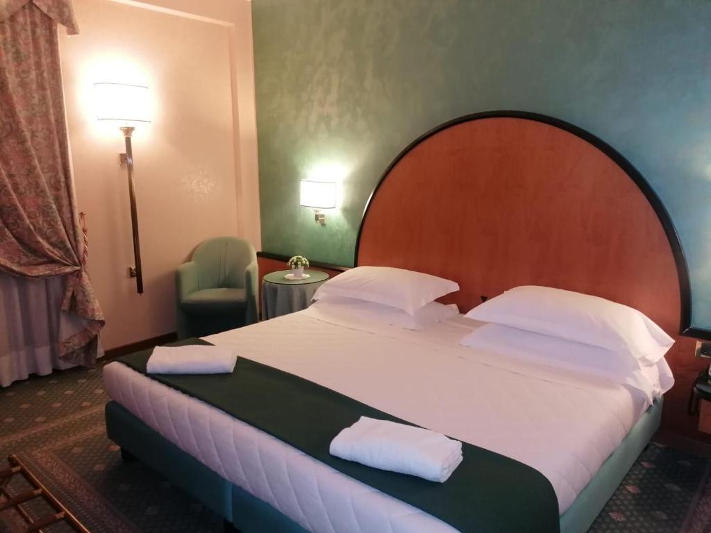 Postel nebo postele na pokoji v ubytování Hotel Principe