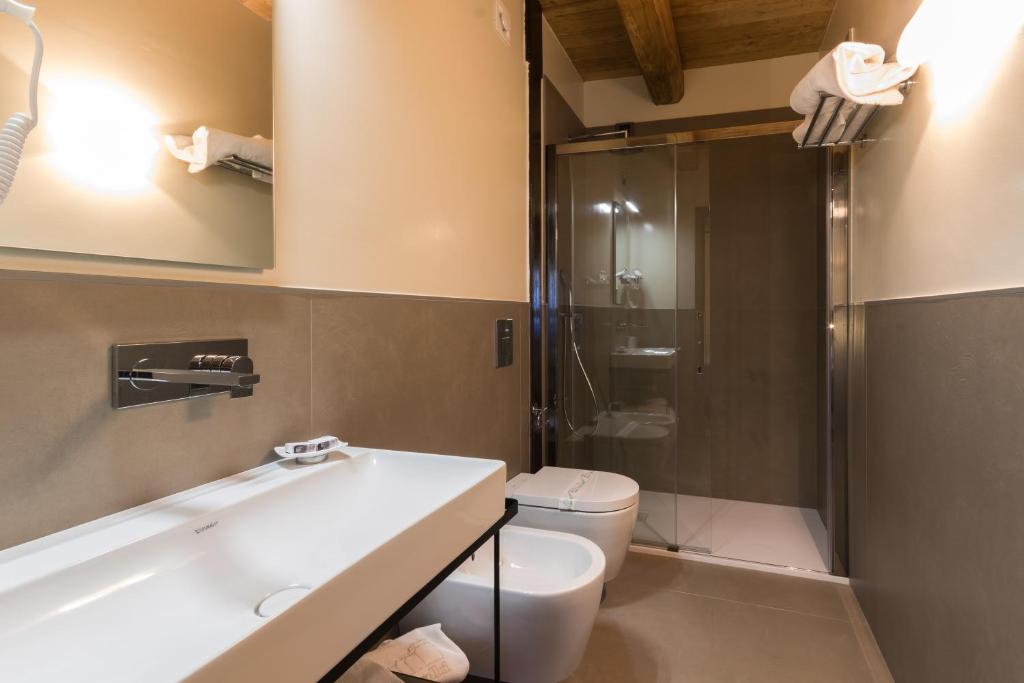 Koupelna v ubytování Borgotufi Albergo Diffuso