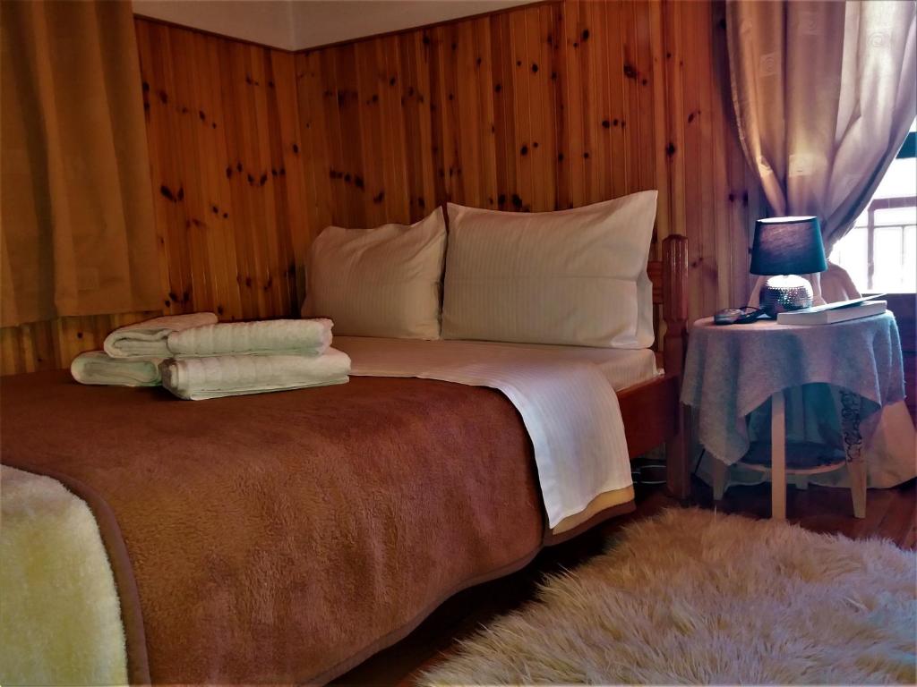 Postel nebo postele na pokoji v ubytování Hotel Acropolis Metsovo