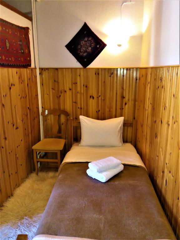 Postel nebo postele na pokoji v ubytování Hotel Acropolis Metsovo