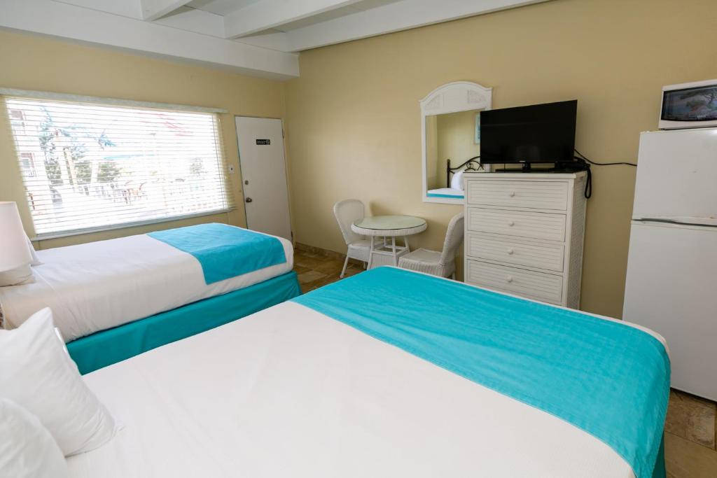 Postel nebo postele na pokoji v ubytování Aztec Motel Wildwood Crest Beach