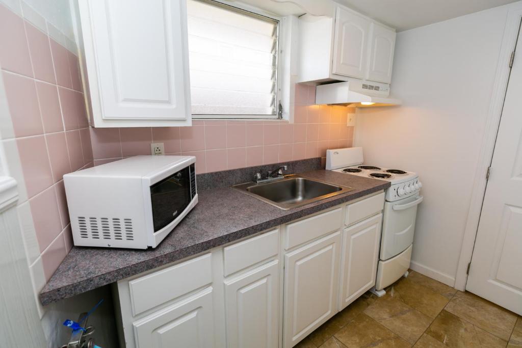 Kuchyň nebo kuchyňský kout v ubytování Aztec Motel Wildwood Crest Beach
