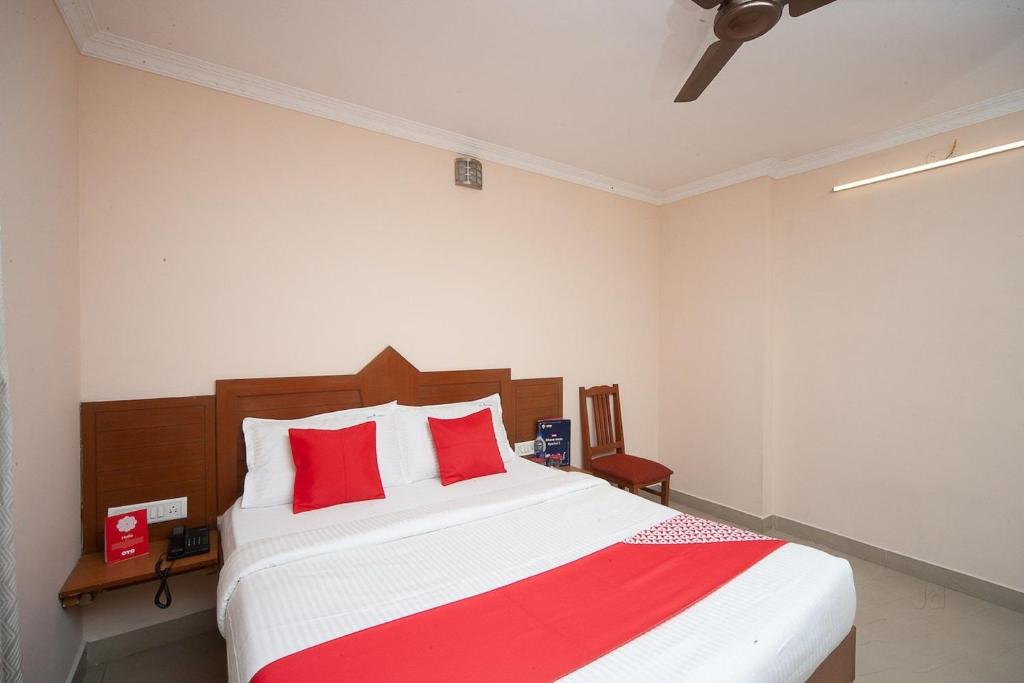Postel nebo postele na pokoji v ubytování Silver Cloud Hotel Sholinganallur