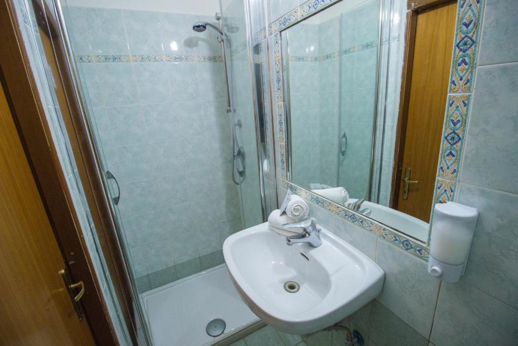 Aquarium Termini - Double Or Twin Room With Private Bathroom