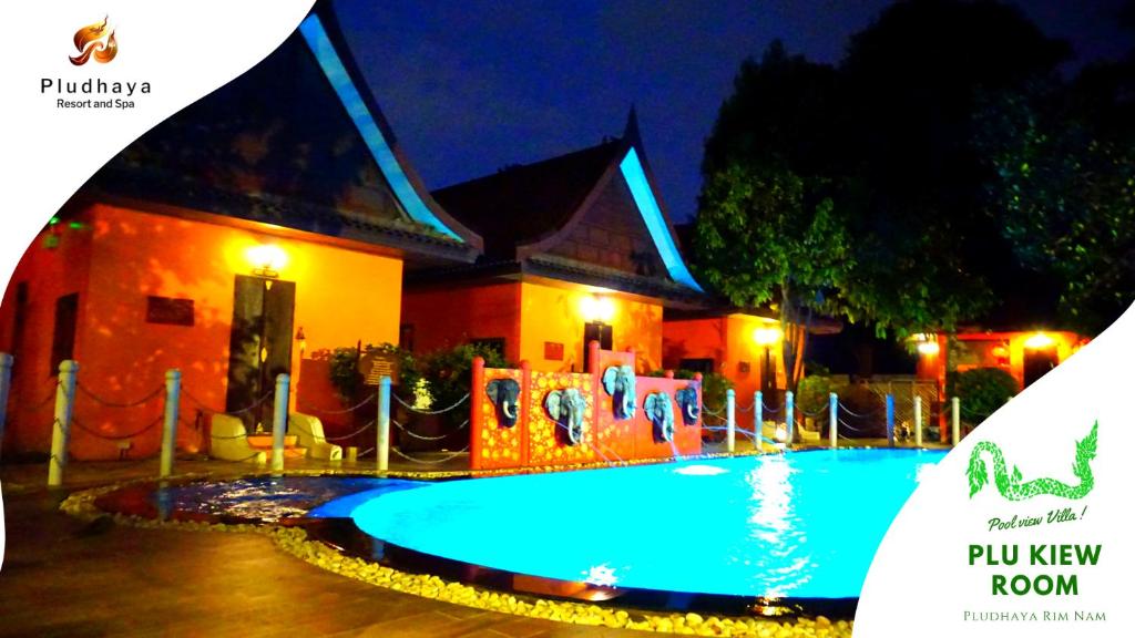 Bazén v ubytování Pludhaya Resort & Spa nebo v jeho okolí