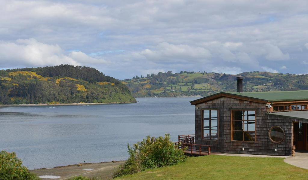 a house with a view of a lake at Cabañas Alcamar in Castro