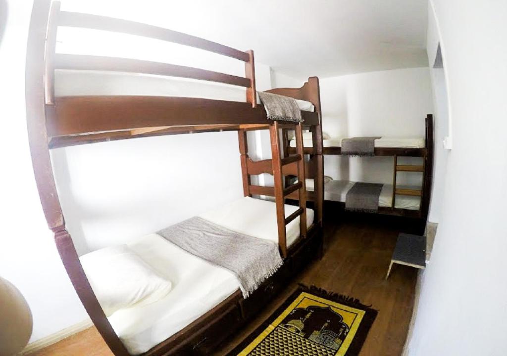  DS Hostel