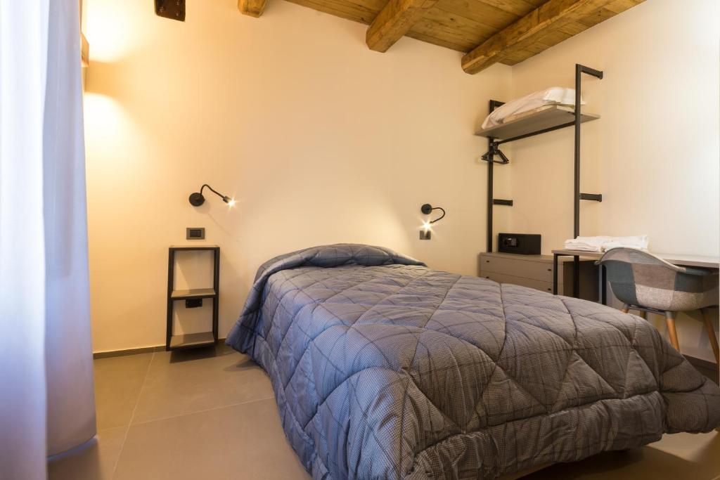 Postel nebo postele na pokoji v ubytování Borgotufi Albergo Diffuso
