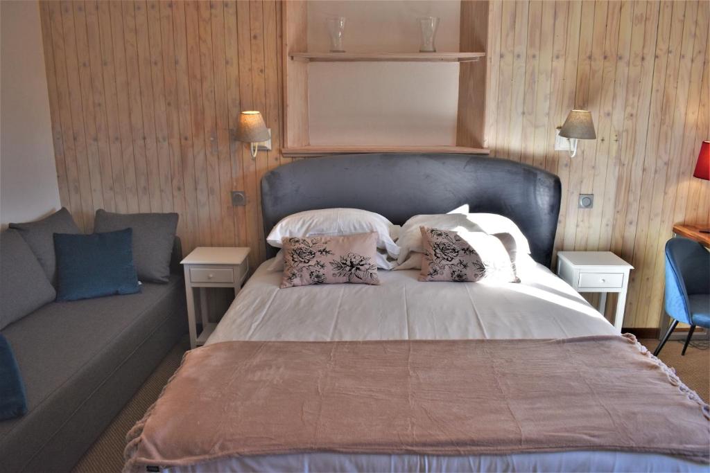 Postel nebo postele na pokoji v ubytování Hotel Corrieu