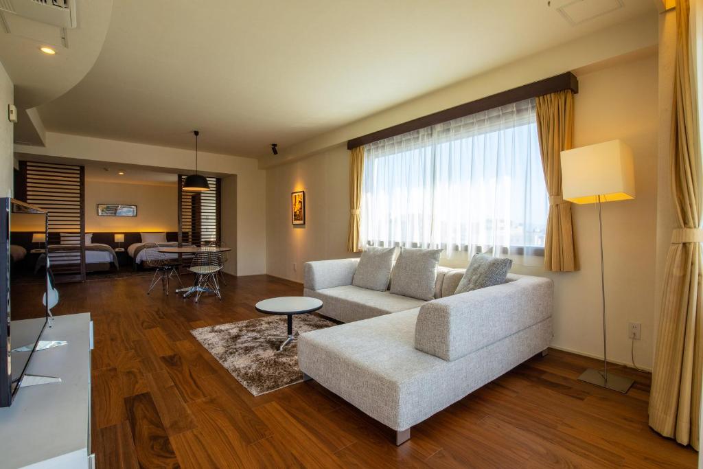 Hakodate Danshaku Club Hotel & Resorts - Mutfaklı Köşe Süiti #1001 - Sigara İçiliyor